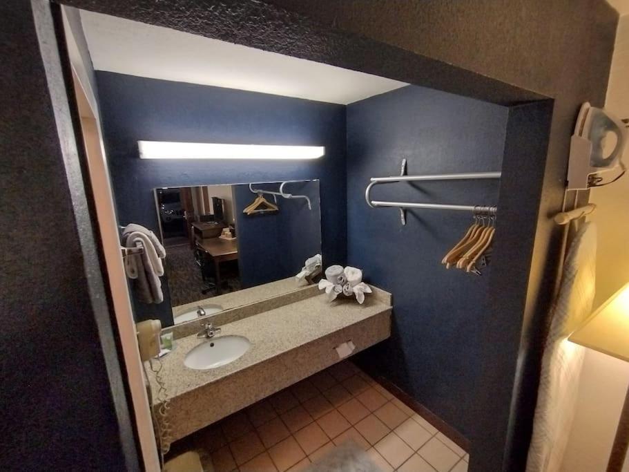 Hotel 2 Queen Beds Hotel Room 126 Wi-Fi Booking Stillwater Esterno foto